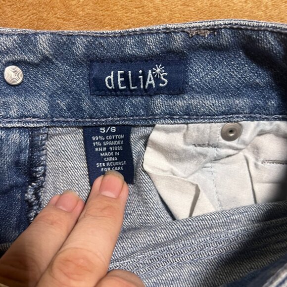 dELiA's Bailey Women 5/6‎ Cuffed Stretch Distressed Blue Denim Shorts (N) - Picture 6 of 7